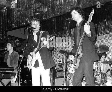 Britische Power-pop-Band führen die Freunde leben in London, England am 20. August 1978. L-R Chris Skornia, Patrick Collier, Mark Henry, Steve Bray (Schlagzeug) Stockfoto