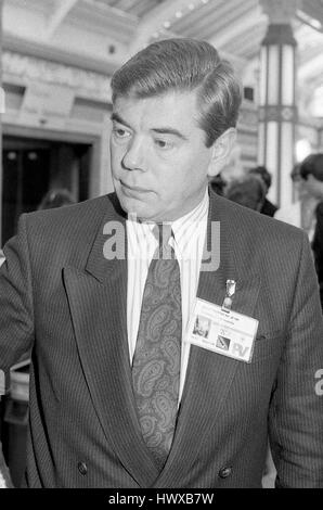 David Trippier, konservative Partei Mitglied des Parlaments für Rossendale und Darwen, besucht am Parteitag in Blackpool, England am 10. Oktober 1989. Stockfoto