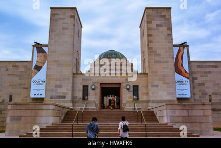 Eingang zum Australian War Memorial - Canberra, Australien Stockfoto