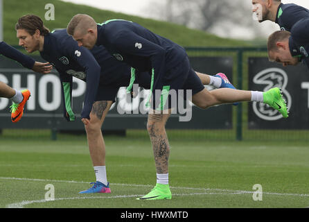 Jeff Hendrick und James McClean aus Irland während einer Trainingseinheit im FAI National Training Center, Dublin. DRÜCKEN SIE VERBANDSFOTO. Bilddatum: Donnerstag, 23. März 2017. Siehe PA Story SOCCER Republic. Das Foto sollte lauten: Lorraine O'Sullivan/PA Wire. Stockfoto