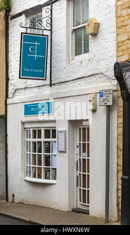 Cirencester - Clique Restaurant Cricklade Street, Cirencester, Gloucestershire im März Stockfoto