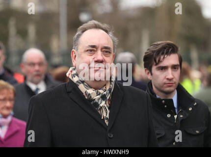 Alex Salmond ankommen für die Beerdigung von Northern Ireland ehemalige stellvertretende erste Minister und Ex-IRA Kommandant Martin McGuinness, im St. Columba Kirche lange Tower in Londonderry. Stockfoto