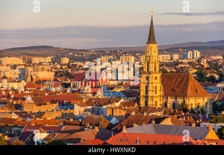 Blick auf St. Michael Kirche in Cluj-Napoca, Rumänien Stockfoto