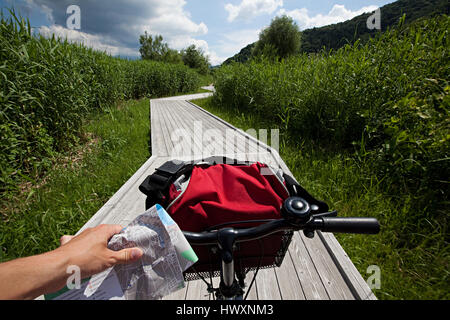 Biken im Bereich Kawaguchi-See im Süden der Präfektur Yamanashi in der Nähe von Mount Fuji, Japan. Stockfoto