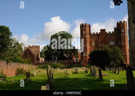 Buckden Towers, Buckden, Cambridgeshire, waren einst der Palast Oif der Bischöfe von Lincoln. Ihre berühmteste Einwohner war Königin Katherine von Aragon. Stockfoto