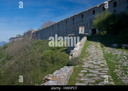 Forte Ratti, große Festung auf dem Hügel von Genua, gebaut im 18. Jahrhundert. Stockfoto