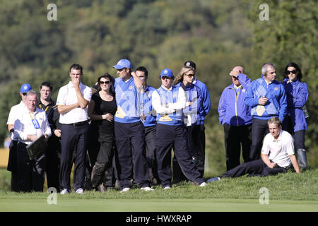 SPANNENDE Momente auf der 15. Grün europäische Spieler Spieler CELTIC MANOR RESORT Kulturhauptstadt NEWPORT, WALES 4. Oktober 2010 Stockfoto