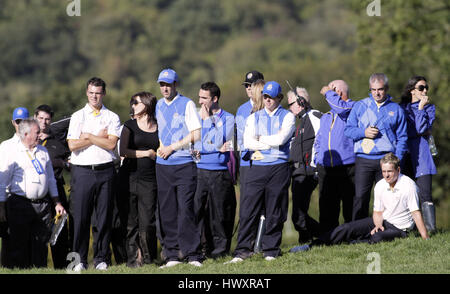 SPANNENDE Momente auf der 15. Grün europäische Spieler Spieler CELTIC MANOR RESORT Kulturhauptstadt NEWPORT, WALES 4. Oktober 2010 Stockfoto