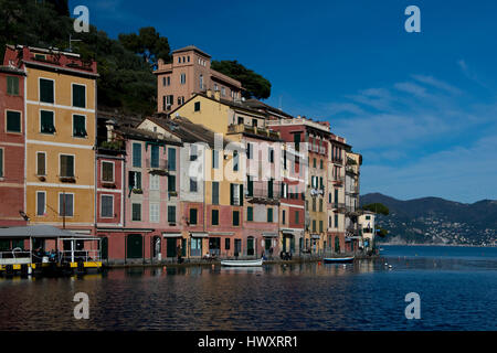 Calata Marconi mit seinen bunten Häusern. Typische Ansicht von Portofino, berühmten ligurischen Dorf Stockfoto