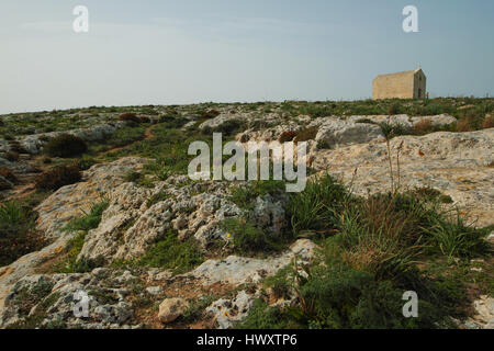 Kirche von Str. Mary Magdalen, Malta St. Mary Magdalene Chapel wurde auf der Klippe im siebzehnten Jahrhundert wieder aufgebaut. Sitz in Dingli an den Mittelmeerraum Stockfoto