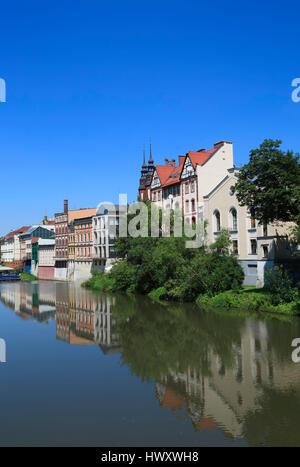 Häuser am Mühlgraben Mlynowka, Oppeln, Schlesien, Polen, Europa Stockfoto