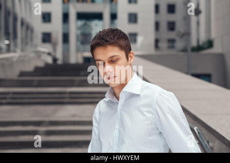 Porträt eines Mannes schön Geschäft in der Nähe von Businesscenter Stockfoto