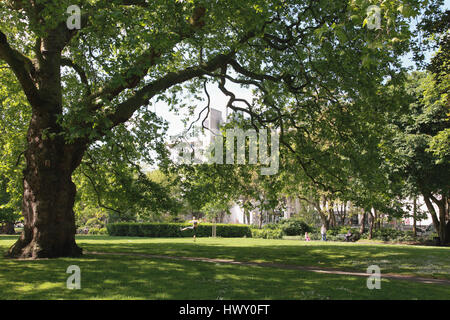 Brunswick Square Gardens, einem öffentlichen Park im Zentrum von London Bloomsbury Stockfoto