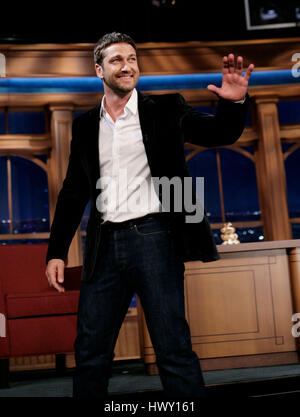 Schauspieler Gerard Butler während ein Segment der 'Late Late Show with Craig Ferguson"bei CBS Television City in Los Angeles, Kalifornien am 7. Oktober 2009. Foto von Francis Specker Stockfoto