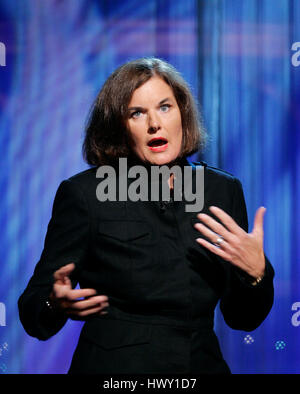 Comic-Paula Poundstone führt in ein Segment der 'Late Late Show with Craig Ferguson"auf CBS Television City in Los Angeles, Kalifornien am 28. September 2009. Foto von Francis Specker Stockfoto