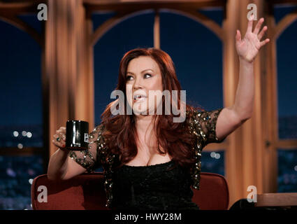 Schauspielerin Jennifer Tilly während ein Segment der 'The Late Late Show with Craig Ferguson"bei CBS Television City in Los Angeles, Kalifornien, am 1. April 2009. Foto von Francis Specker Stockfoto