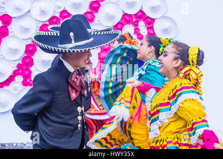 GUADALAJARA, Mexiko - AUG 28: Tänzer Teilnahme am 23. internationalen Mariachi & Charros Festival in Guadalajara Mexiko am 28. August 2016. Stockfoto