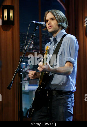 Die Band "Death Cab For Cutie", mit Ben Gibbard Leadsänger führt in ein Segment der "The Late Late Show with Craig Ferguson" auf CBS Television City in Los Angeles am Freitag, 12. Dezember 2008. Foto von Francis Specker Stockfoto