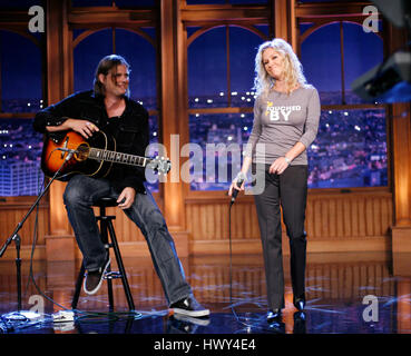 Sängerin Shelby Lynne Perfroms während ein Segment der 'The Late Late Show with Craig Ferguson"bei CBS Television City am 3. September 2008 in Los Angeles, Kalifornien. Foto von Francis Specker Stockfoto