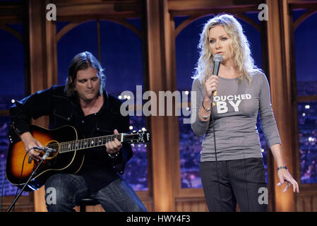 Sängerin Shelby Lynne Perfroms während ein Segment der 'The Late Late Show with Craig Ferguson"bei CBS Television City am 3. September 2008 in Los Angeles, Kalifornien. Foto von Francis Specker Stockfoto