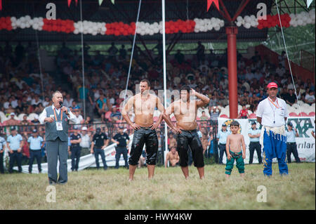 Türkei, EDIRNE: Historische "Kirkpinar Oil Wrestling" ist älteste Sportereignis der Welt nach den Olympischen Spielen, die seit der Tannen fort hat Stockfoto