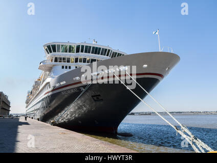 Balmoral Fred Olsen cruise Schiff vor Anker in Montevideo Stockfoto