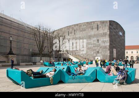 Menschen im Museumsquartier, Wien, Österreich, Europa Stockfoto