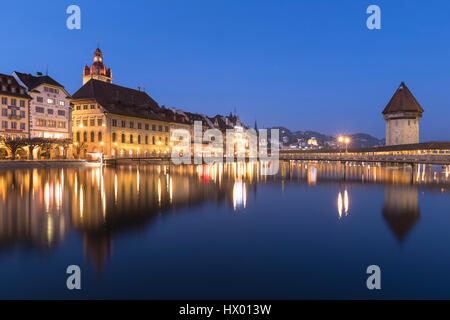 Luzern, Reuss, Kapelll Brücke, Jesuitenkirche, Nadelwehr, Schweiz, Europa Stockfoto