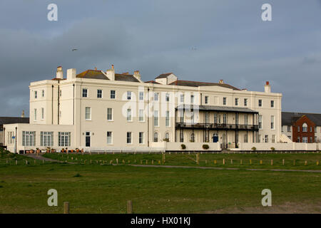 Ältere Strand Eigenschaften in Hayling Island im Süden von England. Stockfoto