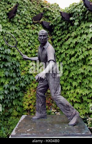 FRED PERRY-STATUE WIMBLEDON LAWN TENNIS CLUB WIMBLEDON LAWN TENNIS CLUB LONDON ENGLAND 25. Juni 2007 Stockfoto