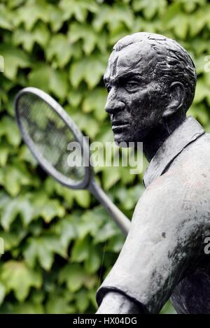 FRED PERRY-STATUE WIMBLEDON LAWN TENNIS CLUB WIMBLEDON LAWN TENNIS CLUB LONDON ENGLAND 25. Juni 2007 Stockfoto