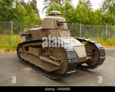 Historischen Renault FT17 Tank der finnischen Armee auf dem Display an der Rüstung Museum Parola, Finnland. Stockfoto