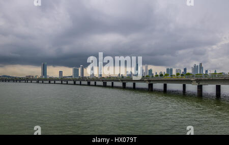 Panama-Stadt Skyline und Cinta Costera - Panama-Stadt, Panama Stockfoto