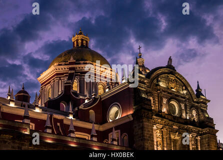 Puebla Kathedrale bei Nacht - Puebla, Mexiko Stockfoto