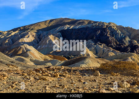 Dies ist ein am späten Nachmittag auf die bunten Berge 20 Mule Team Canyon in Death Valley Nationalpark, Kalifornien, USA. Stockfoto