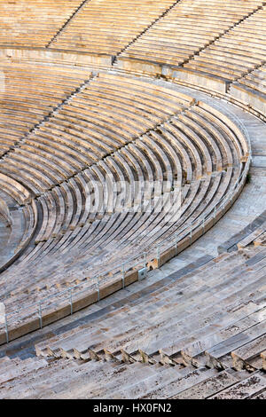 Eingeschränkte Sicht auf das Olympia-Stadion, auch bekannt als Kallimarmaro in Athen, Griechenland. Es ist das einzige Stadion weltweit ganz aus Marmor gebaut werden. Stockfoto