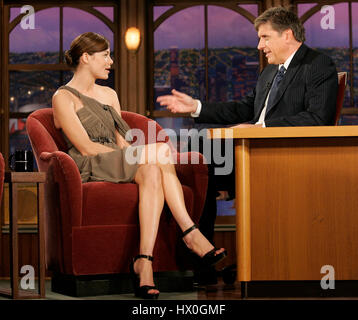 Host Craig Ferguson, sprechen Recht und Schauspielerin Michelle Monaghan während ein Segment der 'The Late Late Show with Craig Ferguson"bei CBS Television City am 8. Oktober 2007 in Los Angeles, Kalifornien. Bildnachweis: Francis Specker Stockfoto