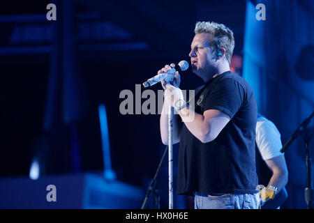 Die Gruppe Rascal Flatts mit Gary LeVox führt während der Proben für 45. Academy of Country Music Awards im Grand Garden Arena in Las Vegas Nevada am 16. April 2010. Foto von Francis Specker Stockfoto