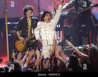 Lead-Sänger singt Joe Jonas während der Jonas Brothers Performance bei den 2007 American Music Awards im Nokia Theatre in Los Angeles auf Sonntag, 18. November 2007. Bildnachweis: Francis Specker Stockfoto