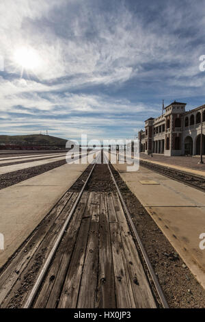 Barstow, Kalifornien, USA - 11. März 2017: Historische Barstow Bahnhof in der kalifornischen Mojave-Wüste. Stockfoto