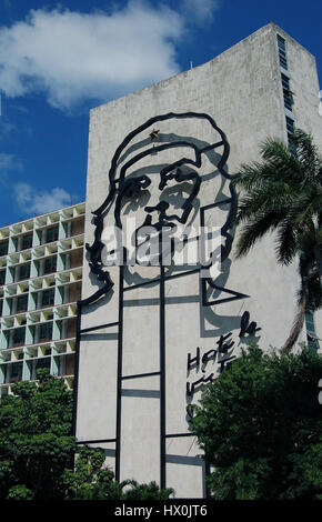 Porträt von Che Guevara, in Bronze-Draht, schmücken das Ministerium des Innern, Plaza De La Revolucion, Havanna, Kuba Stockfoto