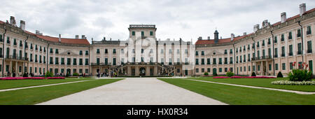 Das Rokoko-Schloss Esterhazy in Fertod gelegen, auch genannt das ungarische Versailles Stockfoto