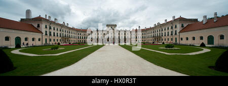 Das Rokoko-Schloss Esterhazy in Fertod gelegen, auch genannt das ungarische Versailles Stockfoto