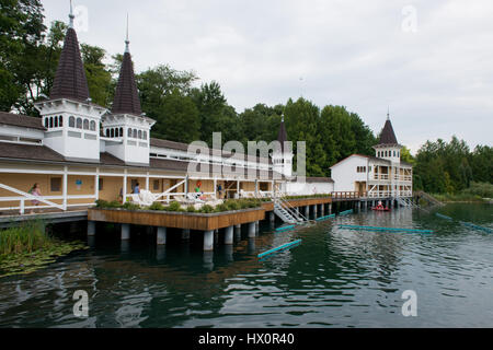 Die natürliche Thermalsee in Heviz, ist die zweitgrößte in der Welt und befindet sich in der Nähe von Plattensee in Ungarn. Stockfoto