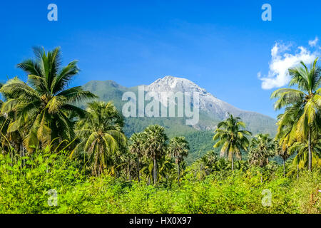 Vulkan Mount Ile Api auf der indonesischen Insel Flores, Indonesien Stockfoto