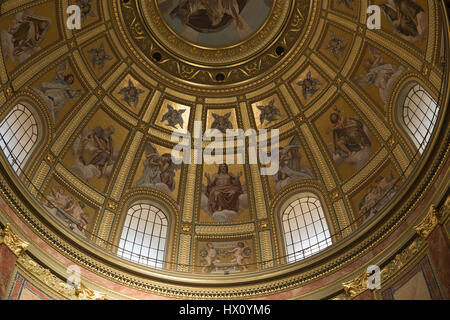 Kuppel St. Stephens in Budapest Ungarn Stockfoto