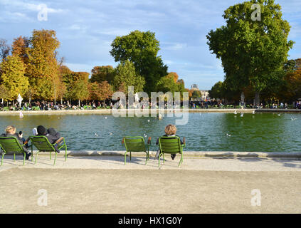 Menschen im Jardin des Tuileries in Paris, Frankreich Stockfoto