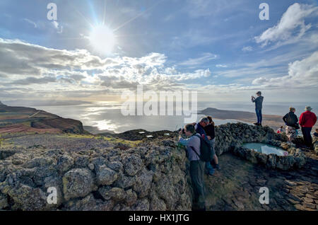 Kanarische Insel - Blick vom Mirador del Rio, gebaut und geplant von berühmten César Manrique, auf die Insel Graciosa, Lanzarote Stockfoto