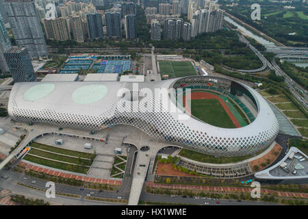 Shenzhen Bucht Sportzentrum, gehostet mit Platz für 20.000 Zuschauer, die 2011 Universiade. Das Hotel liegt in Houhai, Nanshan, Shenzhen, Guangdong Stockfoto