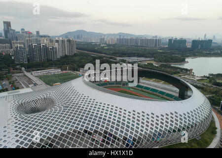 Shenzhen Bucht Sportzentrum, gehostet mit Platz für 20.000 Zuschauer, die 2011 Universiade. Das Hotel liegt in Houhai, Nanshan, Shenzhen, Guangdong Stockfoto